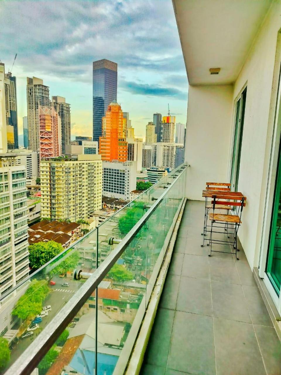 Oneiro One Bukit Ceylon Apartment Kuala Lumpur Exterior photo